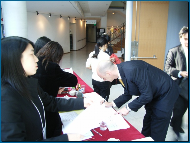 602x451 pixels (97K)